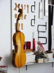 le violon en cours de vernissage - Thomas Billoux Luthier